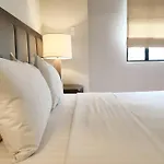 Stay At The Olympia, Prime Makati Location Near Ayala Triangle Gardens -Free Wifi And Pool Use