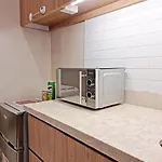 Condo Along Tomas Morato W/ Wifi Smarttv & Karaoke