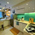 Modern 2-Bedroom Suite For 5 Across Moa