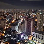 Makati Bliss Apartment - Cozy Urban Retreat