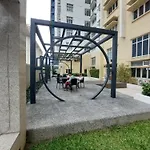 Makati Bliss Apartment - Cozy Urban Retreat