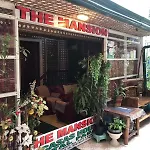 The Mansion - Backpackers Near Airport