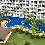 Shore Residences Family Room 1027 With 2 Beds By Prime Stay