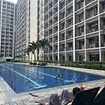 Condo In Pasay With Pool View