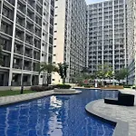 Condo In Pasay With Pool View