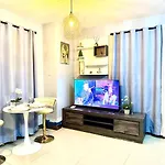 Cozy Home At Mckinley Hill Bgc