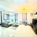 Cozy Home At Mckinley Hill Bgc