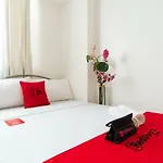 Reddoorz Premium @ Amaia Skies Avenida