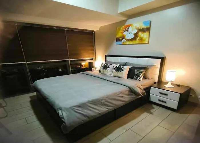Avery\'S Place @ One Eastwood Avenue