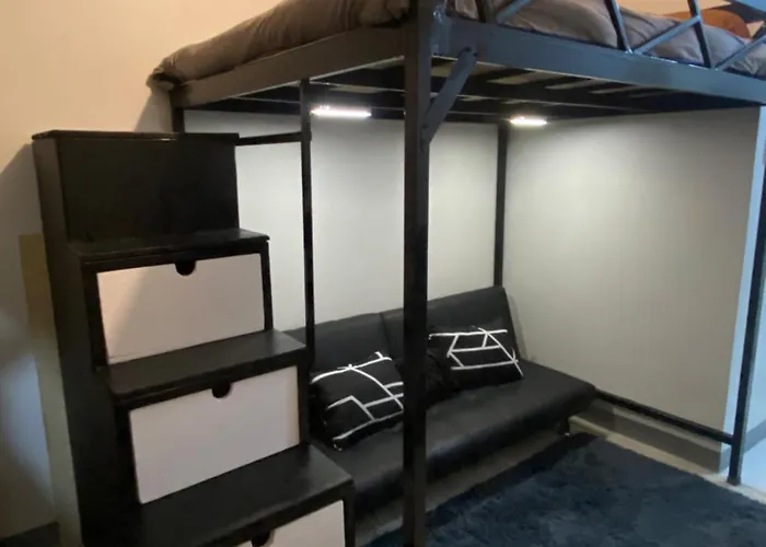 Spacious Studio At Fairview Quezon With Very Fast Wifi Infront Of Sm