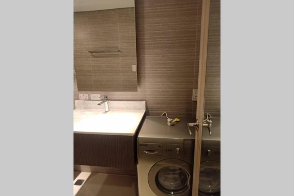 Apartment A2j Luxury Bgc Balcony Near Sm Aura Taguig *