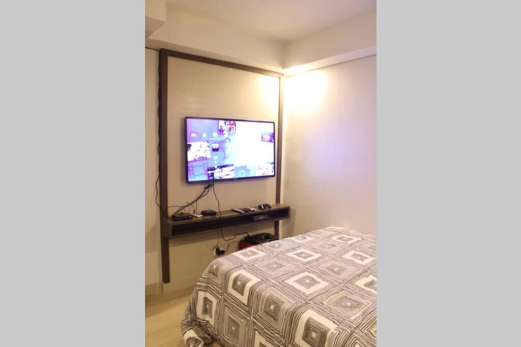 A2j Luxury Bgc Balcony Near Sm Aura Taguig Apartment *
