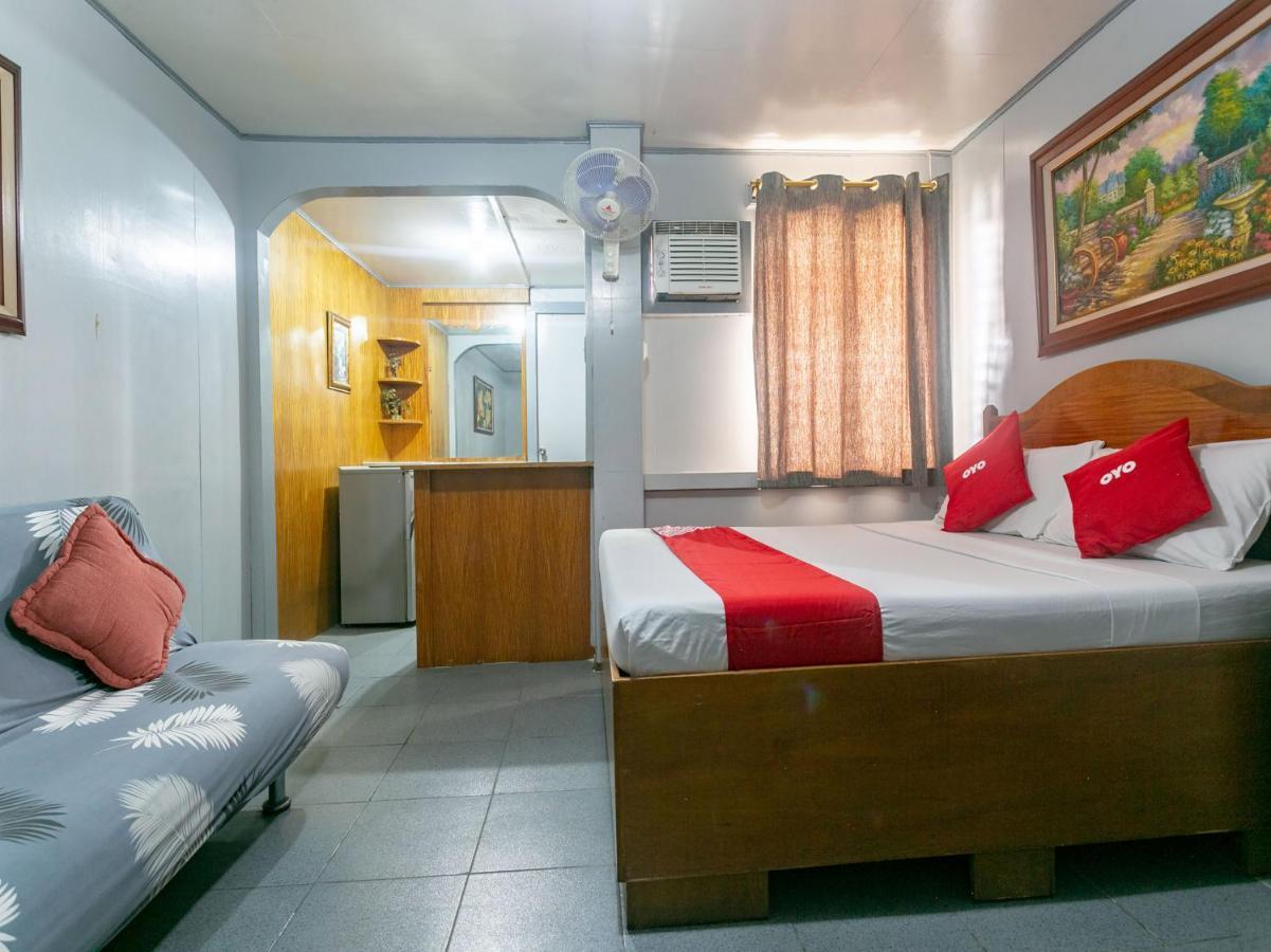 Oyo 722 Slouch Hotel Manila