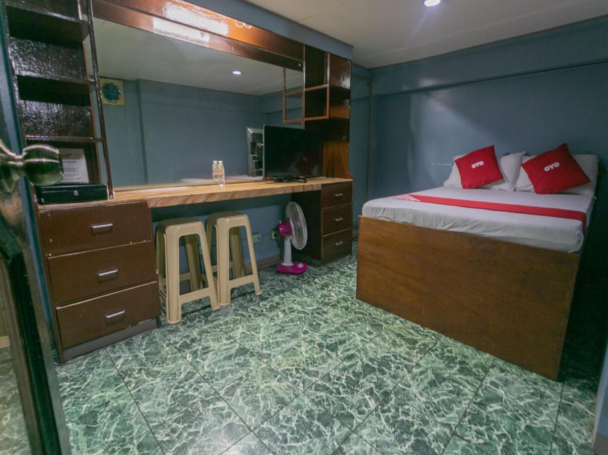 Oyo 722 Slouch Hotel Manila