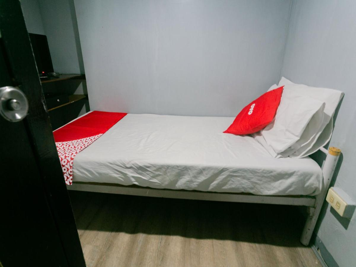 Oyo 722 Slouch Hotel