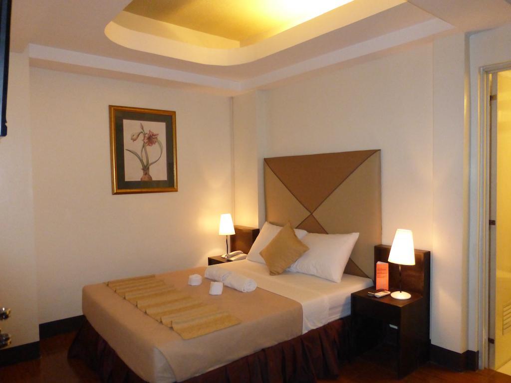 Hotel Silver Oaks &