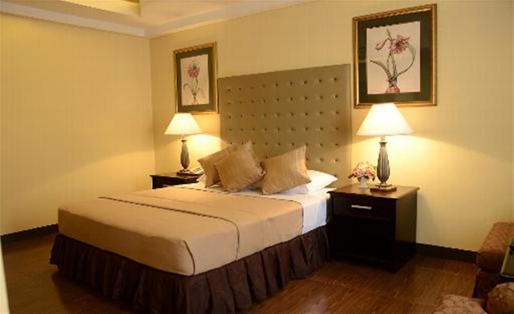 Silver Oaks & Hotel Manila