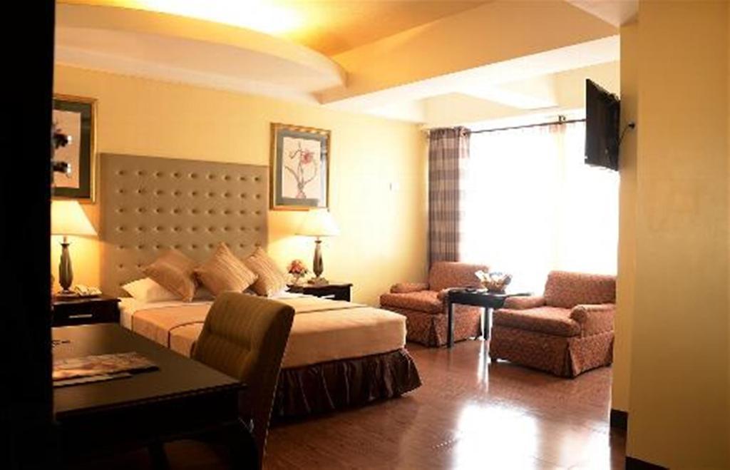Hotel Silver Oaks & Manila