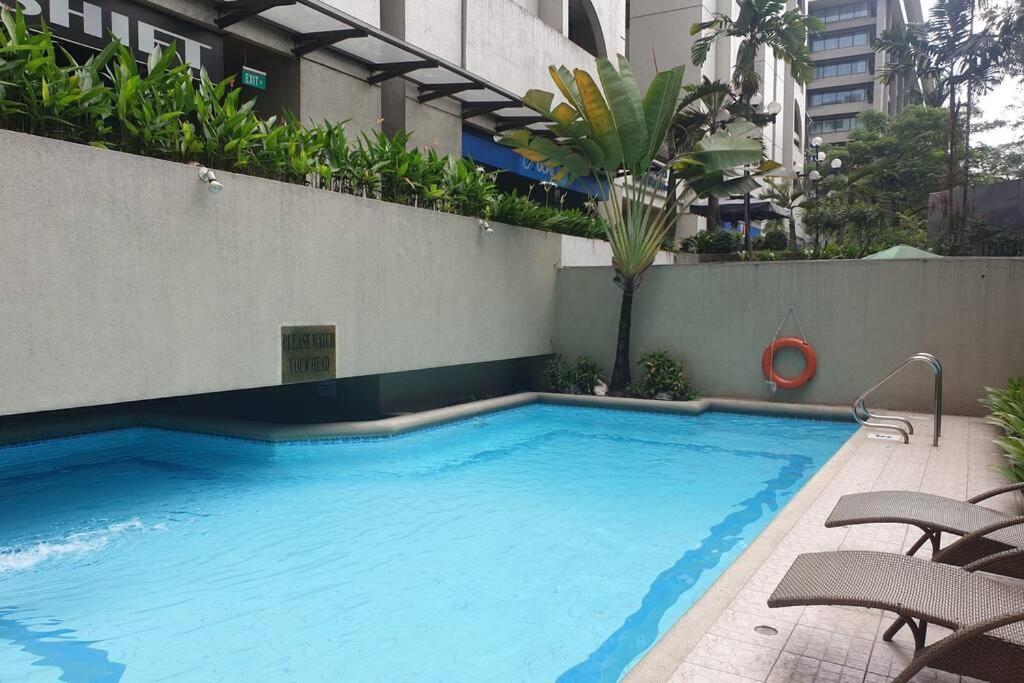 Apartment At The Olympia, Prime Makati Location Near Ayala Triangle Gardens -free Wifi And Pool Use Manila
