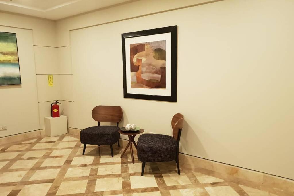 At The Olympia, Prime Makati Location Near Ayala Triangle Gardens -free Wifi And Pool Use Manila