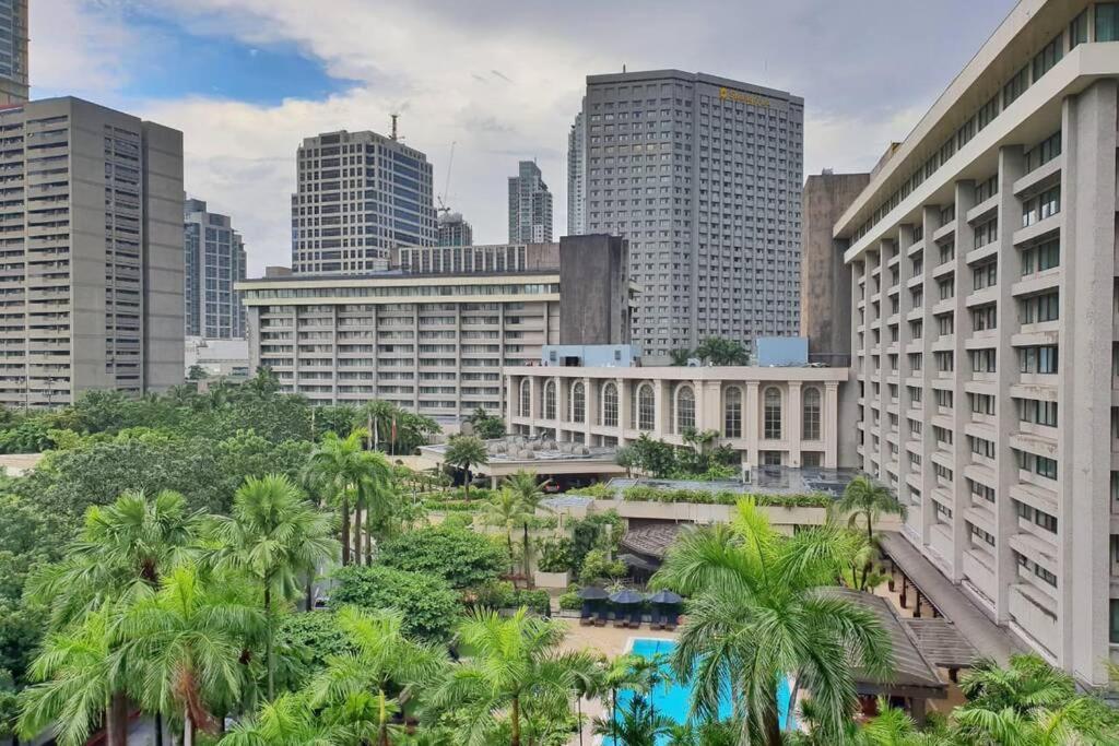 Apartment At The Olympia, Prime Makati Location Near Ayala Triangle Gardens -free Wifi And Pool Use Manila