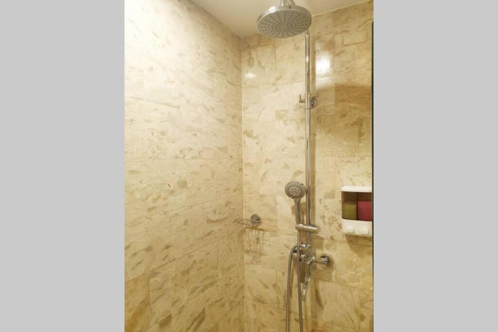 At The Olympia, Prime Makati Location Near Ayala Triangle Gardens -free Wifi And Pool Use Manila