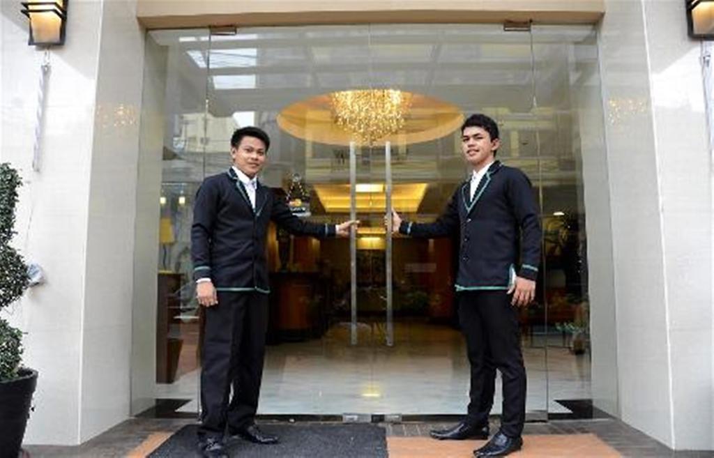 Silver Oaks & 2* Manila