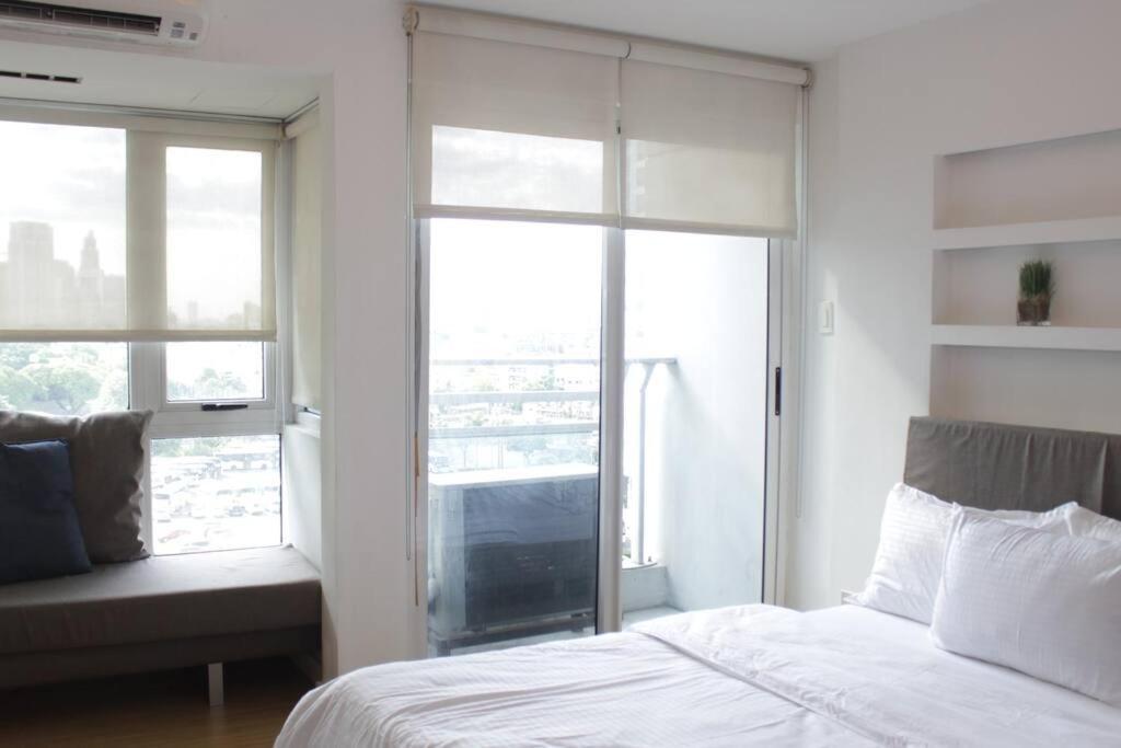 Apartment A2j Luxury 1br Bgc Balcony Near Burgoscircle Manila