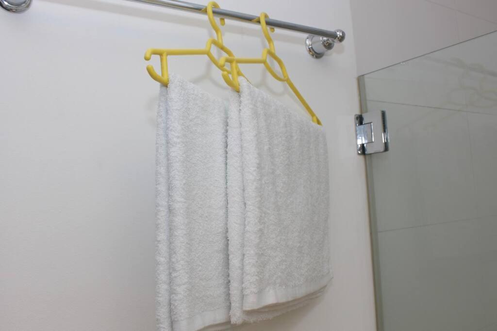 A2j Luxury 1br Bgc Balcony Near Burgoscircle Apartment