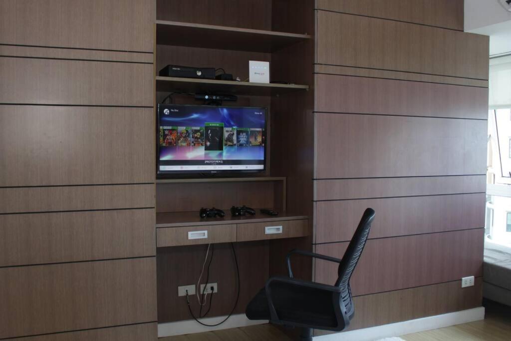A2j Luxury 1br Bgc Balcony Near Burgoscircle Apartment