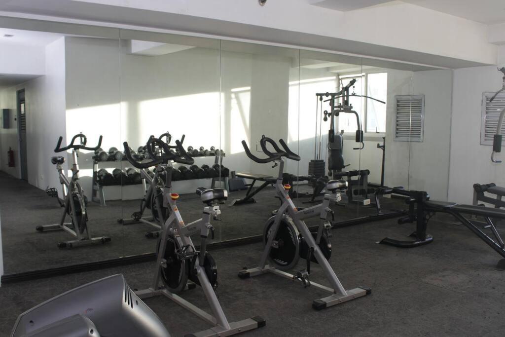 A2j Luxury 1br Bgc Balcony Near Burgoscircle Manila