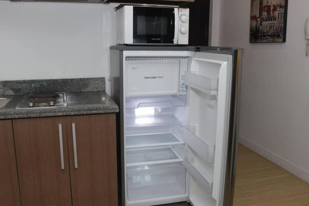 A2j Luxury 1br Bgc Balcony Near Burgoscircle Manila