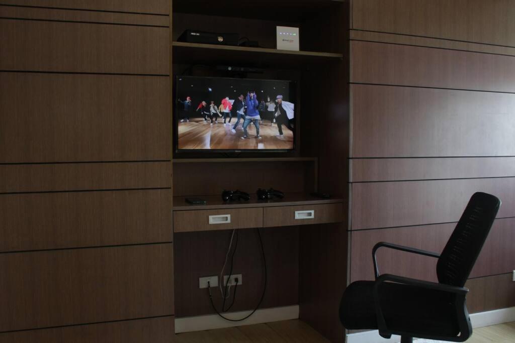 A2j Luxury 1br Bgc Balcony Near Burgoscircle *