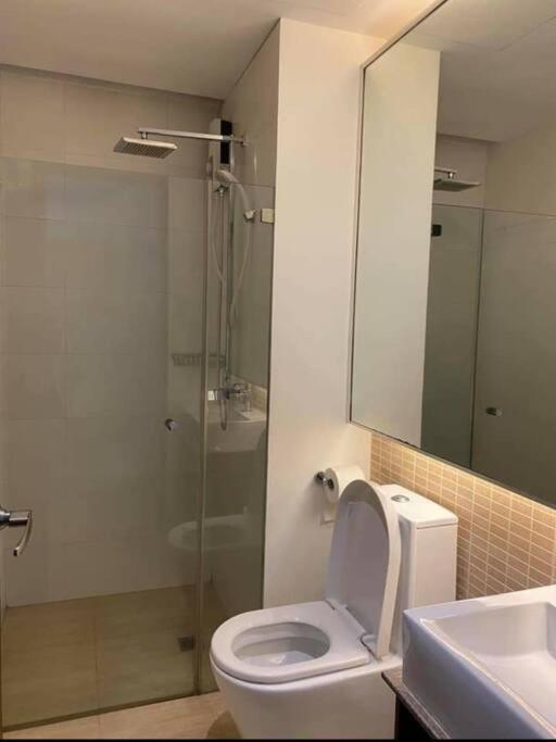 A2j Luxury 1br Bgc Balcony Near Burgoscircle Manila