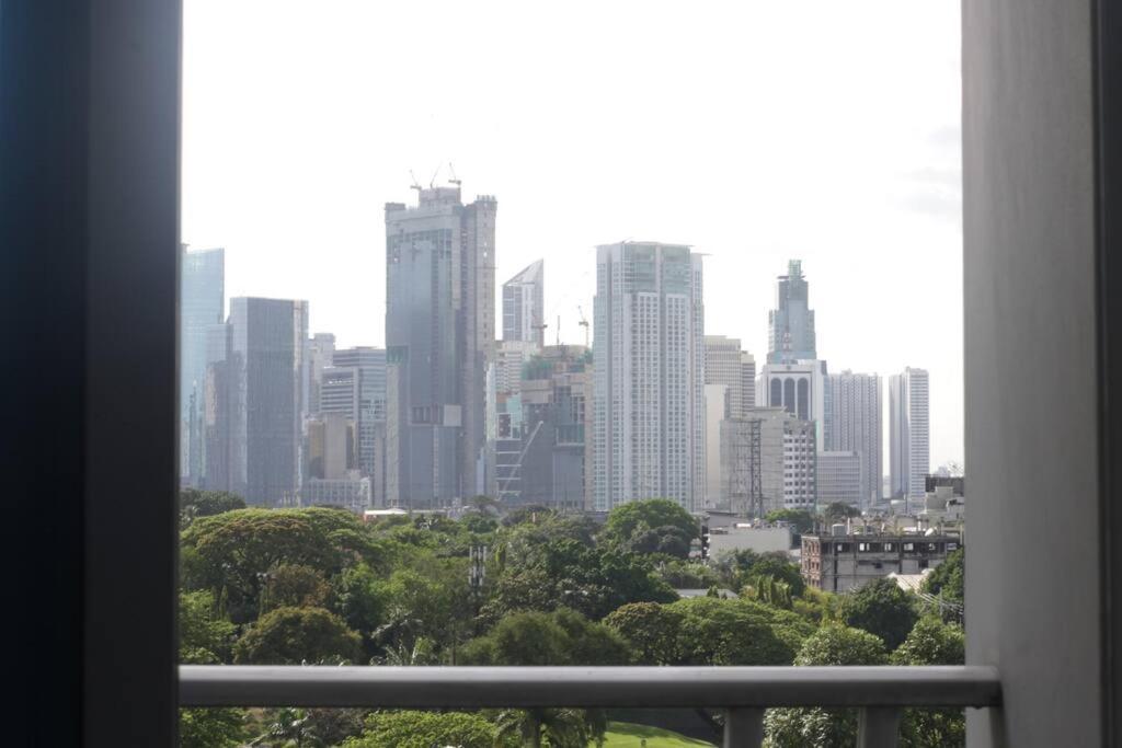 A2j Luxury 1br Bgc Balcony Near Burgoscircle