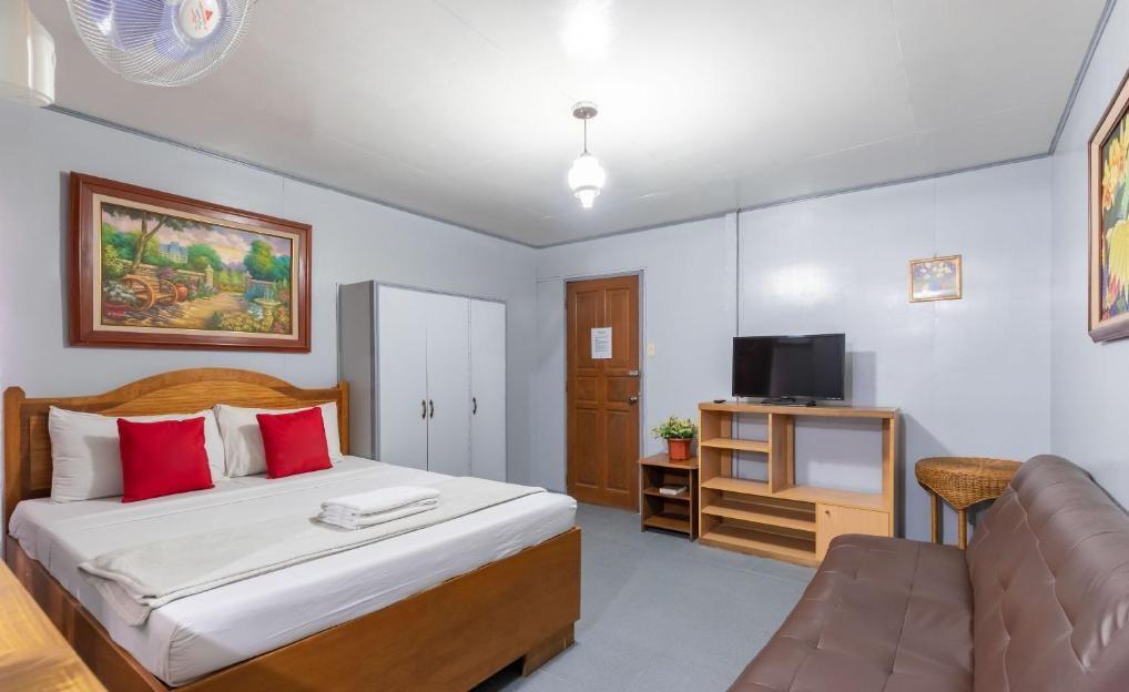 Oyo 722 Slouch Hotel 2*