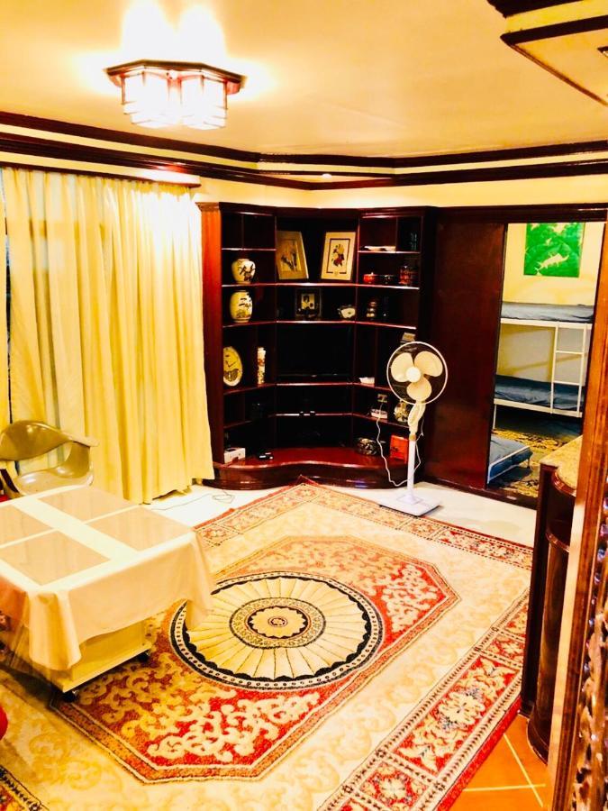 The Mansion - Backpackers Near Airport