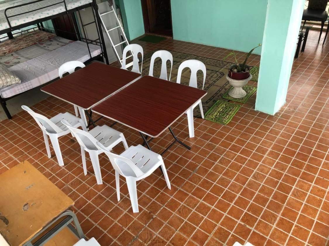 The Mansion - Backpackers Near Airport *