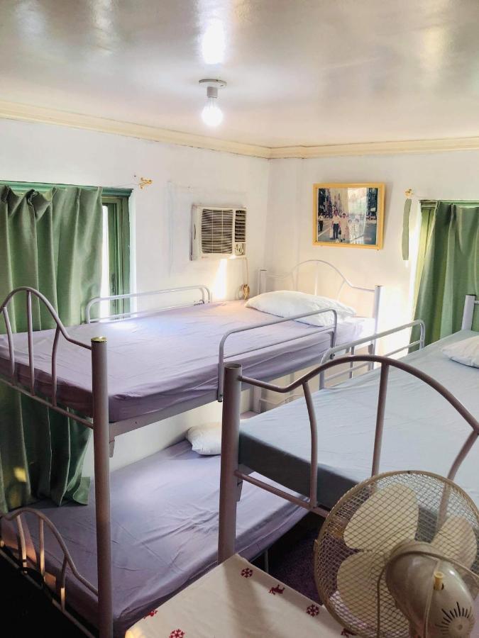 The Mansion - Backpackers Near Airport Apartment *