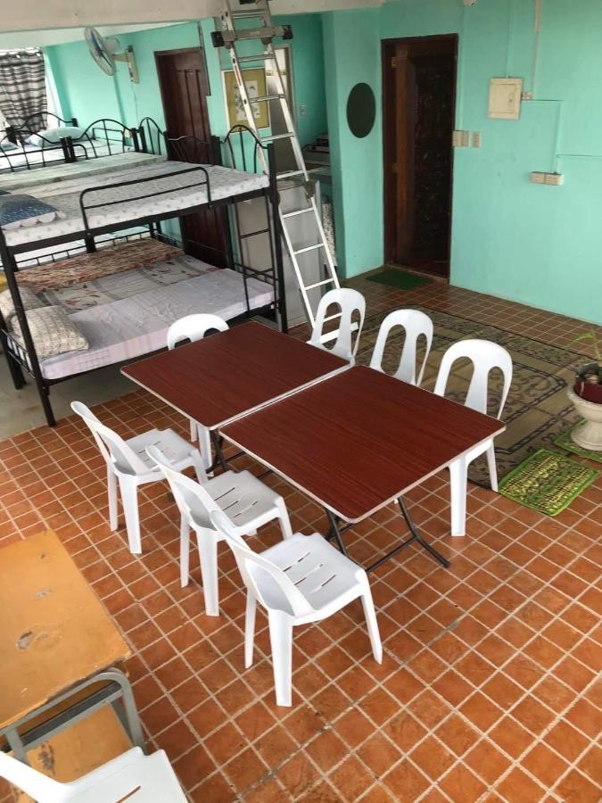 Apartment The Mansion - Backpackers Near Airport