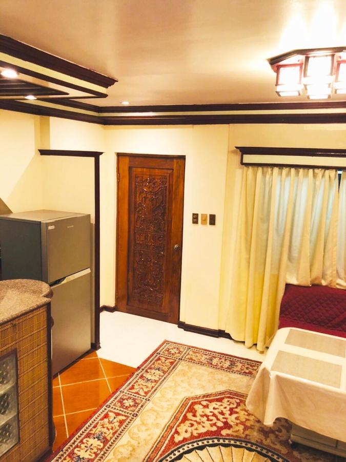 The Mansion - Backpackers Near Airport Apartment Manila