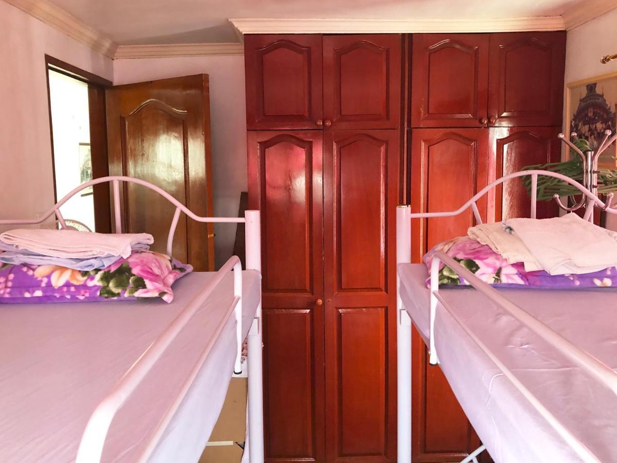 The Mansion - Backpackers Near Airport Apartment Manila