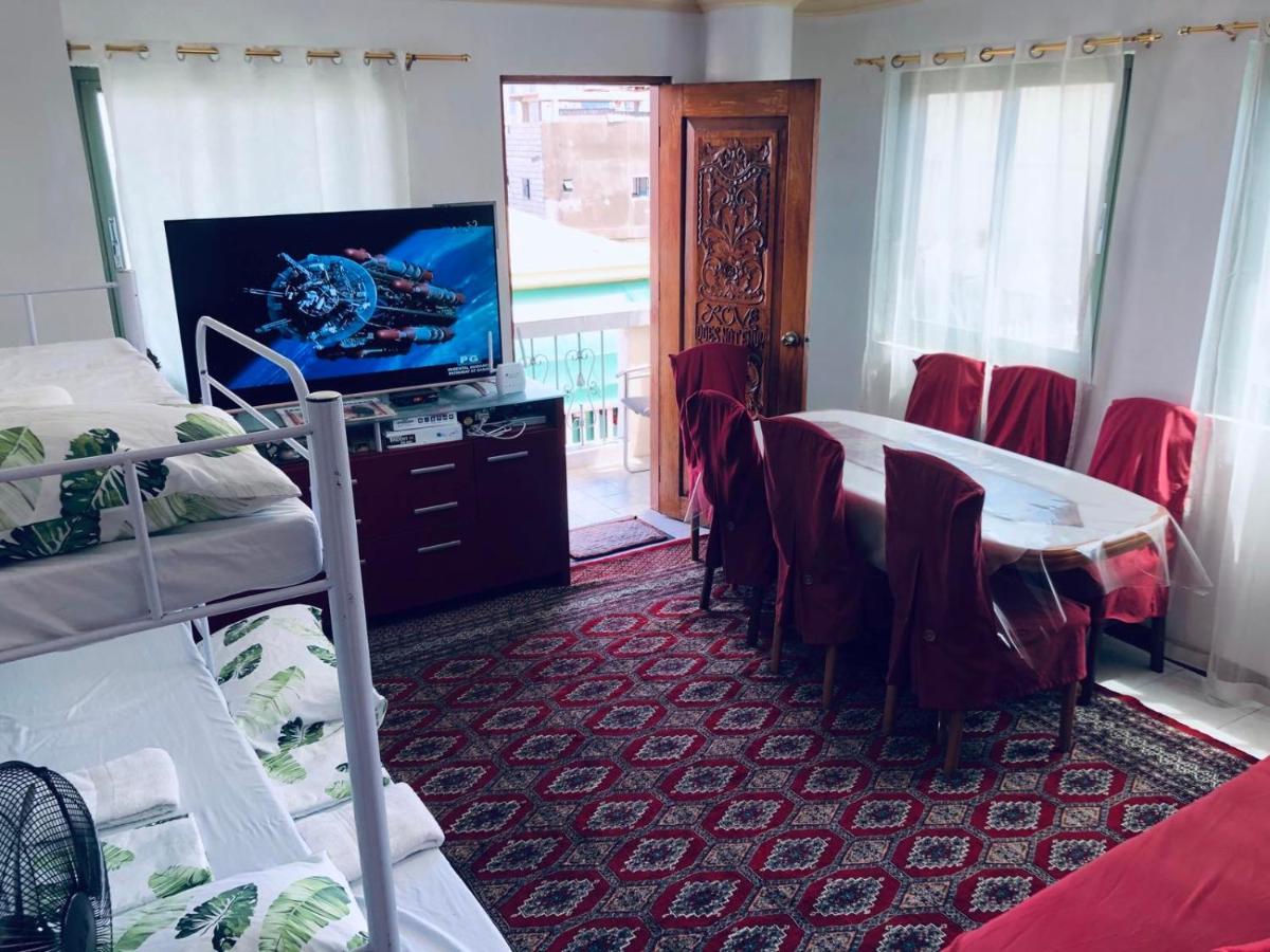 The Mansion - Backpackers Near Airport Apartment Manila