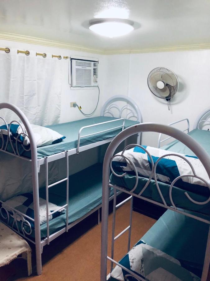The Mansion - Backpackers Near Airport Apartment *