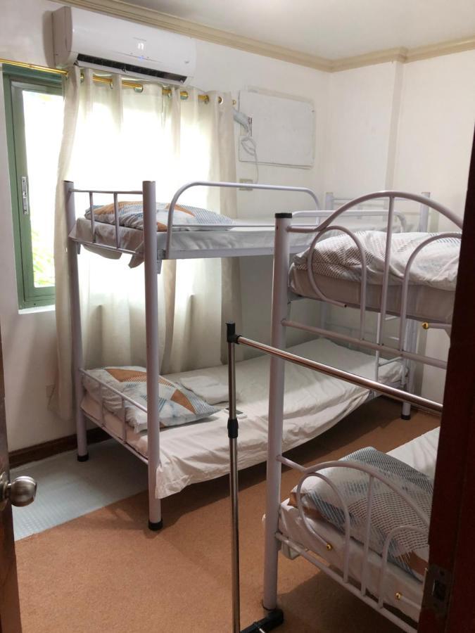 The Mansion - Backpackers Near Airport Apartment Manila