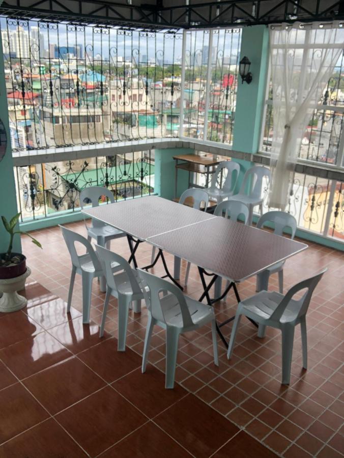 The Mansion - Backpackers Near Airport Apartment Manila