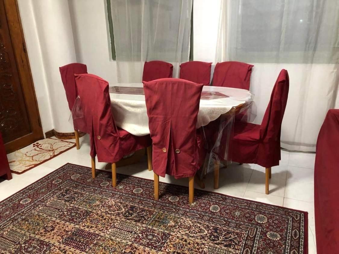 The Mansion - Backpackers Near Airport Apartment *