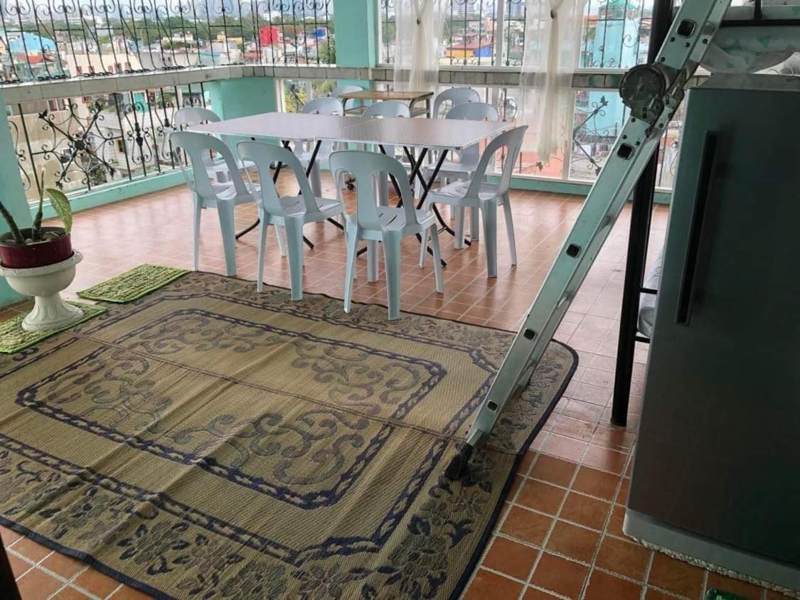The Mansion - Backpackers Near Airport