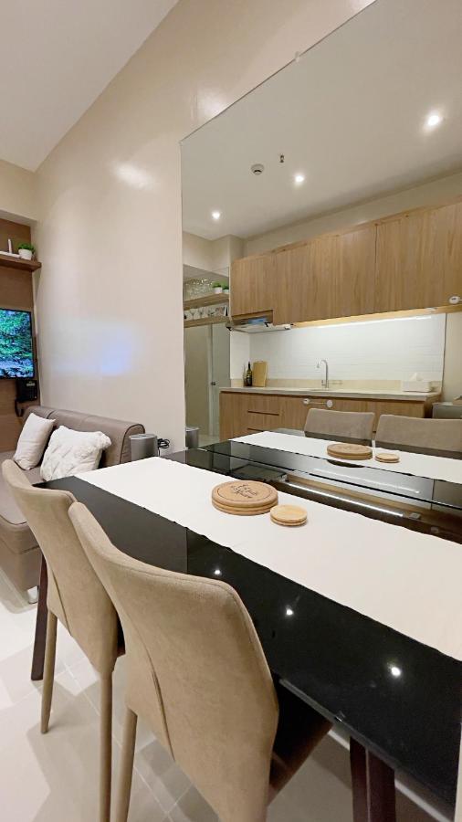 Apartment Along Tomas Morato W/ Wifi Smarttv & Karaoke