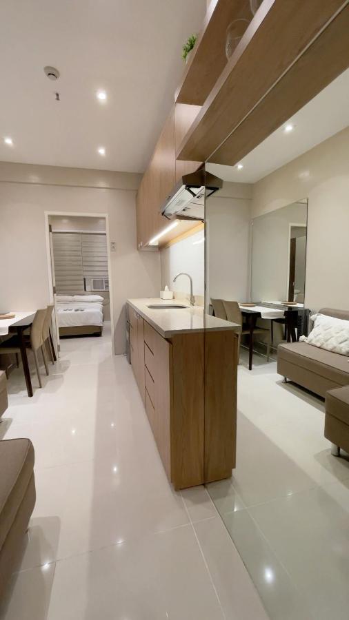Apartment Along Tomas Morato W/ Wifi Smarttv & Karaoke *